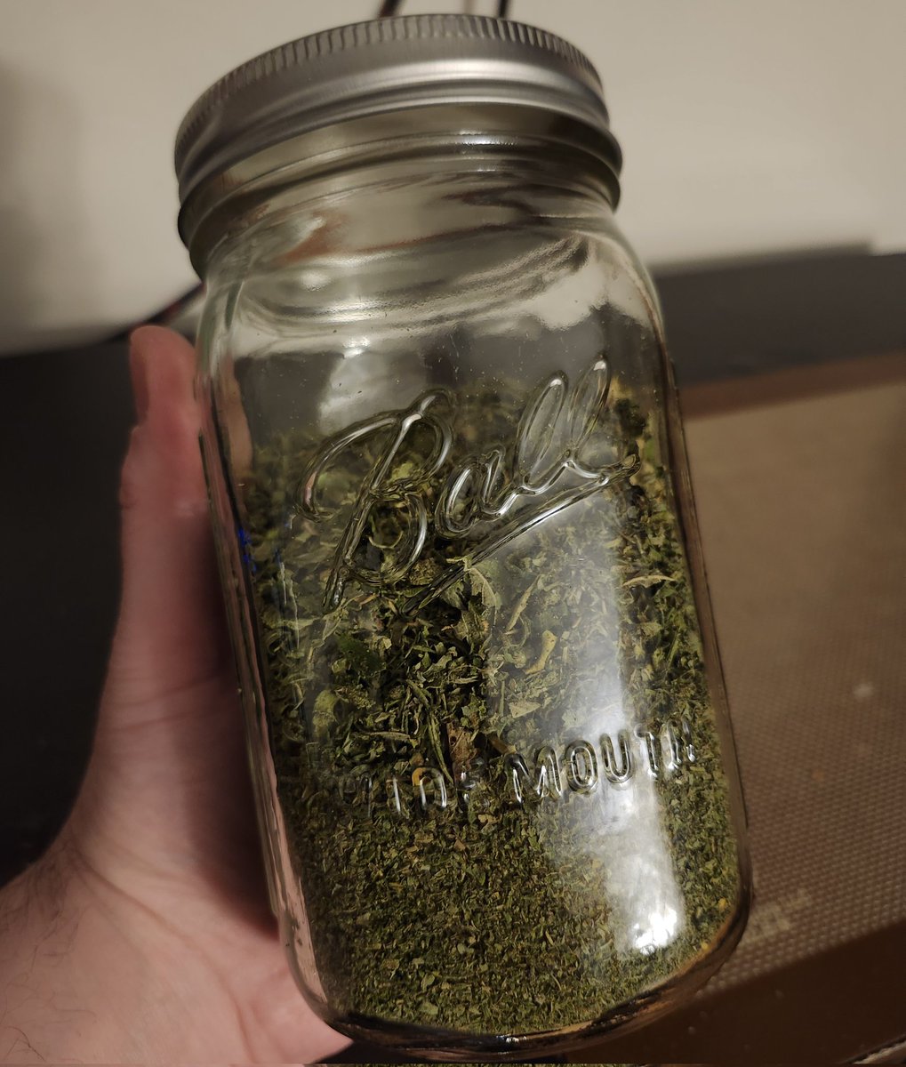 RawdawgRory's tweet image. More of that Green Giant Ghee in progress. 
#cannabutter