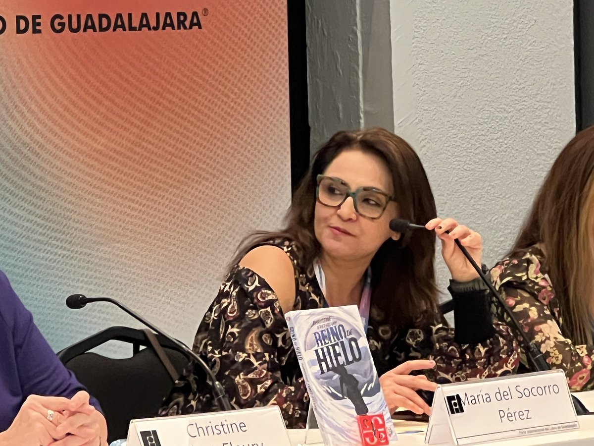 sems_udg's tweet photo. Ya estamos en uno de los eventos más hermosos de Prepas UDG. 

La premiación del concurso Cartas al Autor a Christine Féret-Fleury. 

El género epistolar destaca en esta @FILGuadalajara. 

#SomosLectores #PrepaUDG #FIL2024 #CartasAlAutor https://t.co/sw9emPoCTU