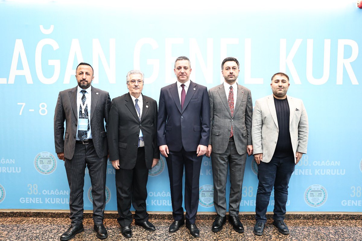 BitlisBarosu's tweet photo. TBB 38.Olağan Genel Kurulu sonrası yapılan seçimlerde yeniden TBB Başkanı seçilen Sn.Av.R.Erinç SAĞKAN’ı ve kurul üyelerini tebrik eder,yeni dönemde kendilerine başarılar dileriz. https://t.co/wHFs7LY7s6