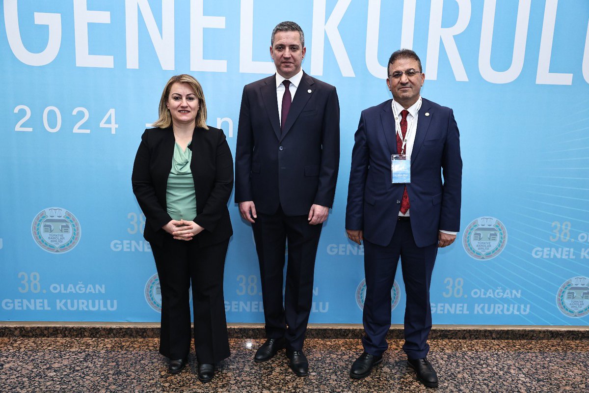 BitlisBarosu's tweet photo. TBB 38.Olağan Genel Kurulu sonrası yapılan seçimlerde yeniden TBB Başkanı seçilen Sn.Av.R.Erinç SAĞKAN’ı ve kurul üyelerini tebrik eder,yeni dönemde kendilerine başarılar dileriz. https://t.co/wHFs7LY7s6