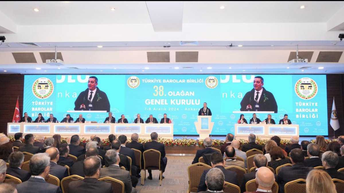 BitlisBarosu's tweet photo. TBB 38.Olağan Genel Kurulu sonrası yapılan seçimlerde yeniden TBB Başkanı seçilen Sn.Av.R.Erinç SAĞKAN’ı ve kurul üyelerini tebrik eder,yeni dönemde kendilerine başarılar dileriz. https://t.co/wHFs7LY7s6