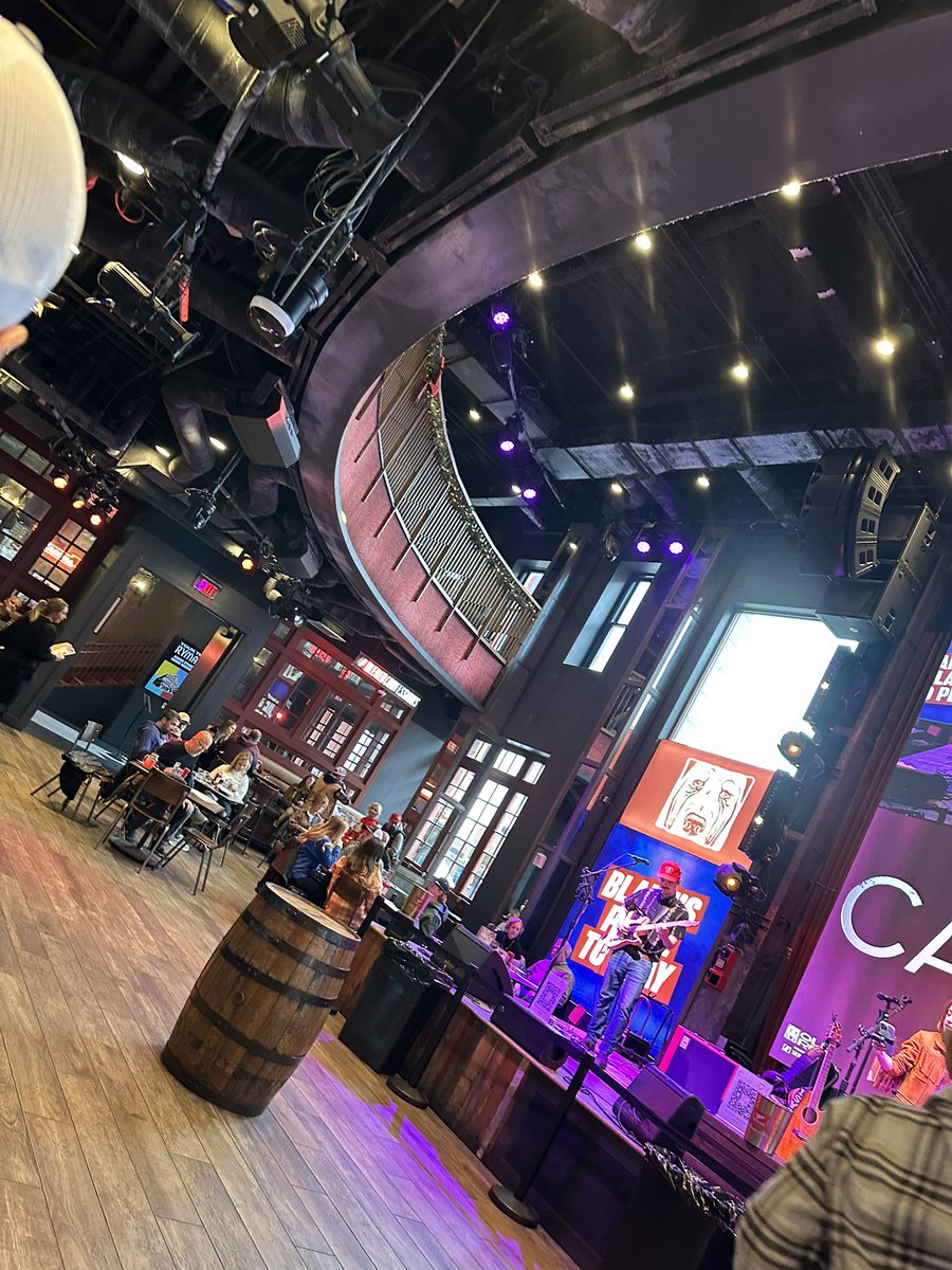 derekwilcox25's tweet photo. @blakeshelton Nice place! https://t.co/t6PRJnb5BO