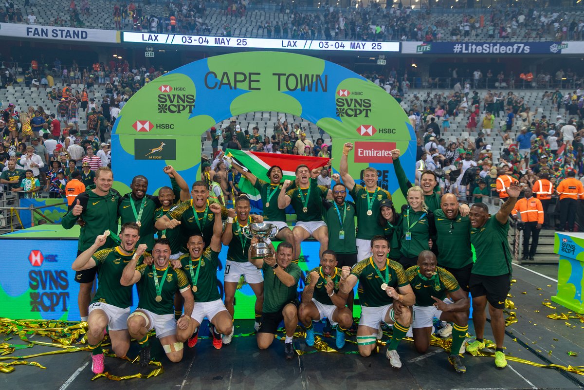 RugbyAsia247's tweet image. Congratulations to @nz_sevens Women and @Blitzboks Men as they are champions in @CapeTown7s 

Photo Credit - World Rugby

#SVNS #CapeTown7s #NZ7s #Blitzboks #RugbyAsia247