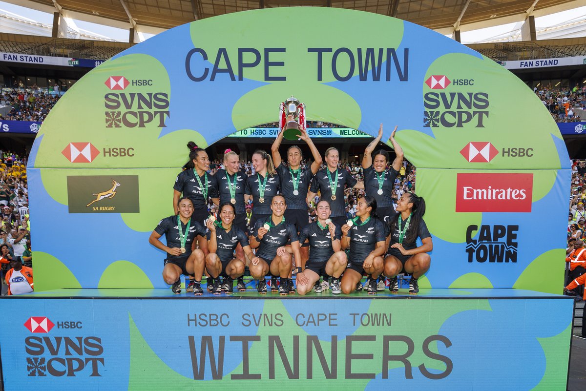 RugbyAsia247's tweet image. Congratulations to @nz_sevens Women and @Blitzboks Men as they are champions in @CapeTown7s 

Photo Credit - World Rugby

#SVNS #CapeTown7s #NZ7s #Blitzboks #RugbyAsia247