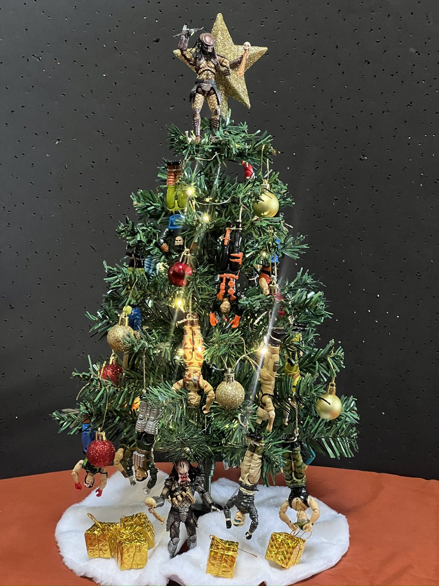 DokSewage's tweet photo. xmess decorations are up https://t.co/BjZuDsemc8
