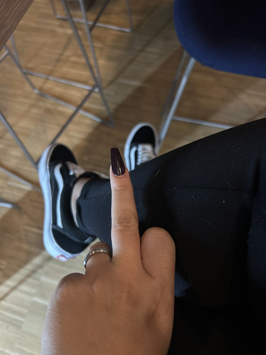 Weihnachtsfeier … 

#zahlfotzen #goddes #niederknien