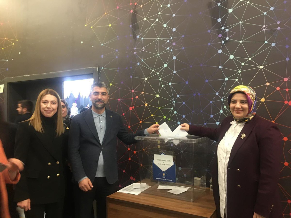 AK Parti Yakutiye  6. Olağan İlçe Kadın Kolları Kongremizi gerçekleştirdik.

Yeniden başkanlığa seçilen değerli Başkanımız Kübra Bilici ve yönetim kurulundaki tüm dava arkadaşlarımızı tebrik ediyor, üstlendikleri bu önemli görevde başarılar diliyorum. 

Birlik ve beraberlik