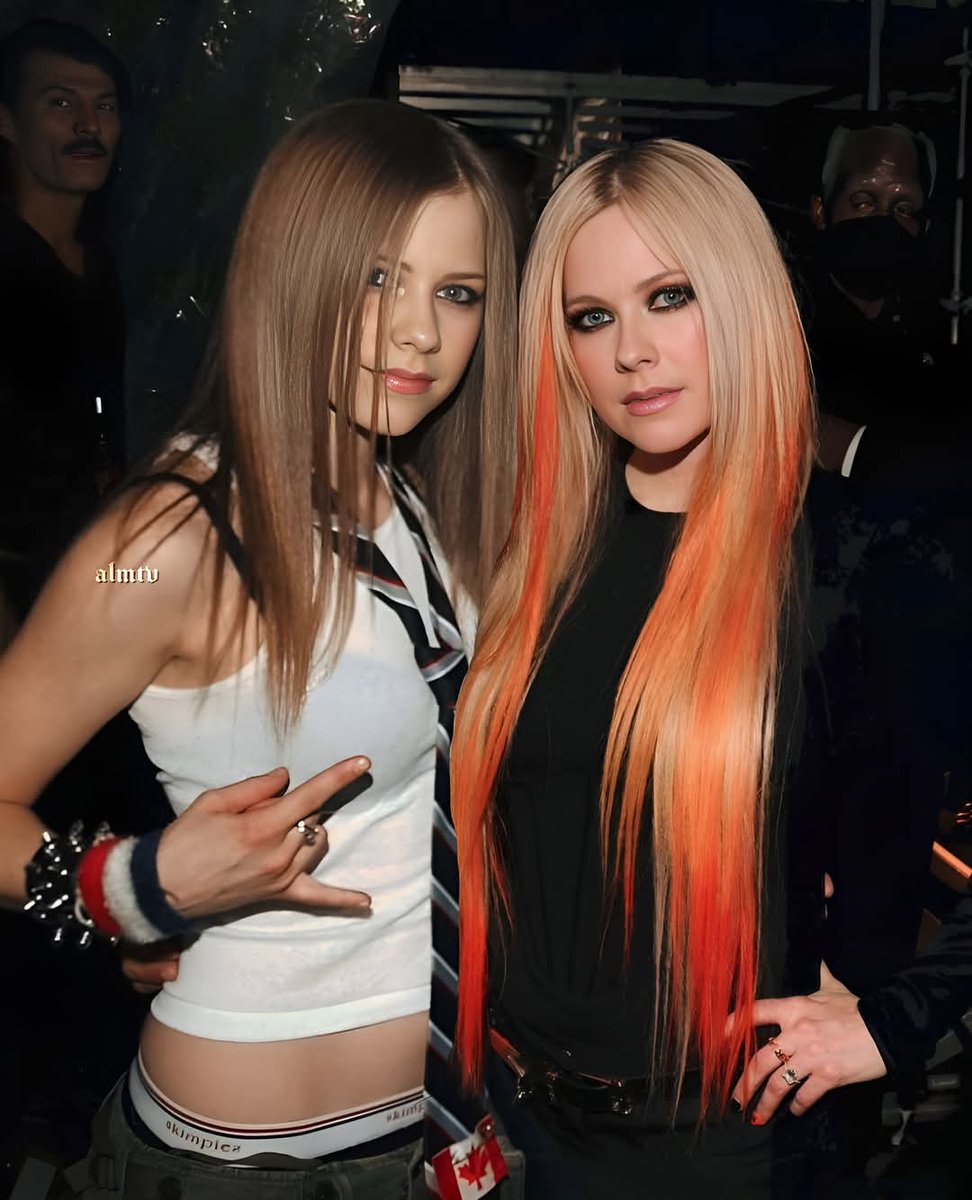 AvrilColombia's tweet photo. ¿Qué le dirías a la @AvrilLavigne de 2002 si fueras Avril Lavigne en 2025? https://t.co/AlxrtkT3pu
