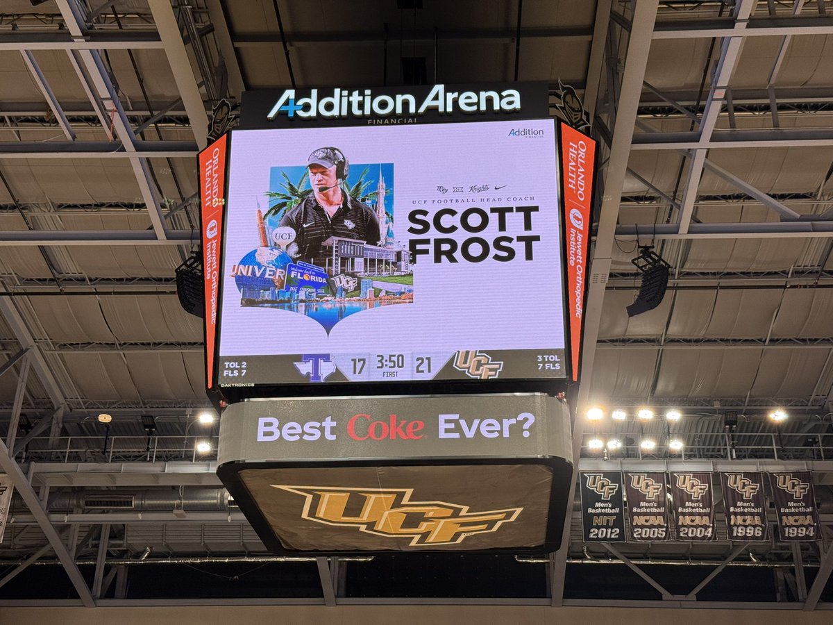 illkeepOn's tweet image. 🥶 Frost announced with applause at the UCF MBB game