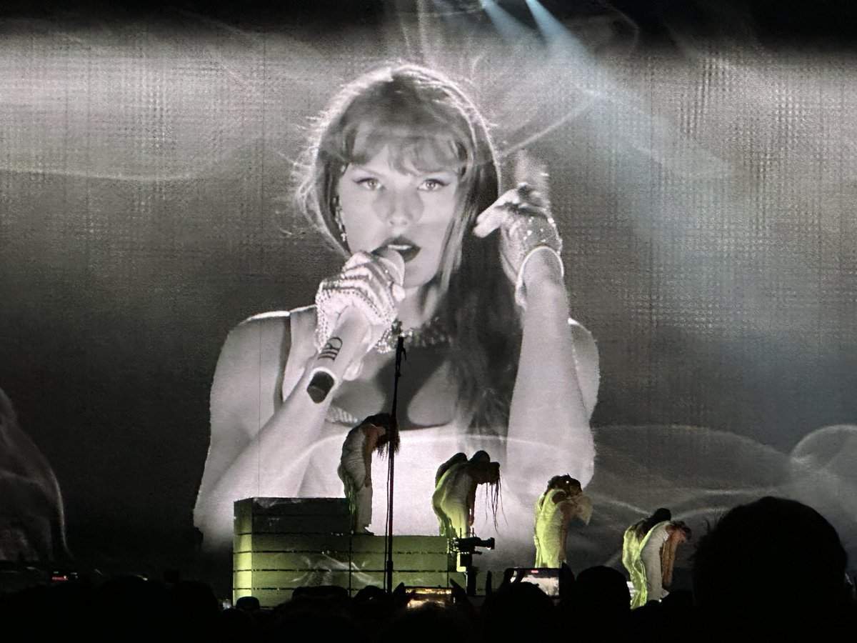 TinaStaleyLCSW's tweet photo. I'm totally Spellbound! Thank you Vancouver! https://t.co/NACt8qXktG