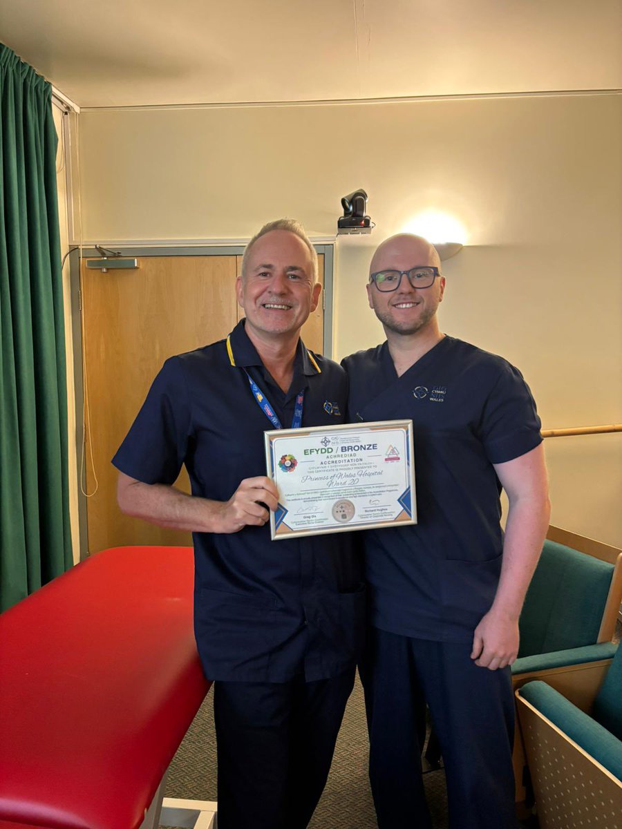 Back in work following a great break 😊out on the wards on Friday at our PoW site, as well as presenting a ward accreditation certificate to Anthony interim WM on Ward 20. Huge thanks also to Victoria substantive WM 😊