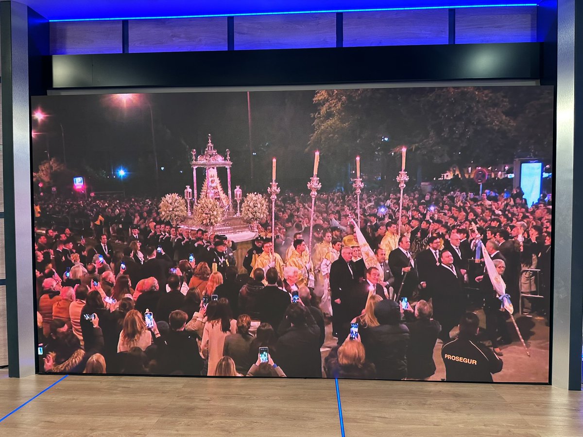 Qué orgullo de compañeros!!! Qué retransmisión!!! Qué planos!!! Qué sonidos!!! Qué comentarios!!! Y qué grandes. Equipazo ❤️ #MagnaSevilla #ProcesionMagnaCSur <a href="/canalsur/">CanalSur</a> <a href="/CSurNoticias/">CanalSurNoticias</a> <a href="/CanalSurRadio/">Canal Sur Radio</a> <a href="/canalsurmas/">CanalSur Más</a>