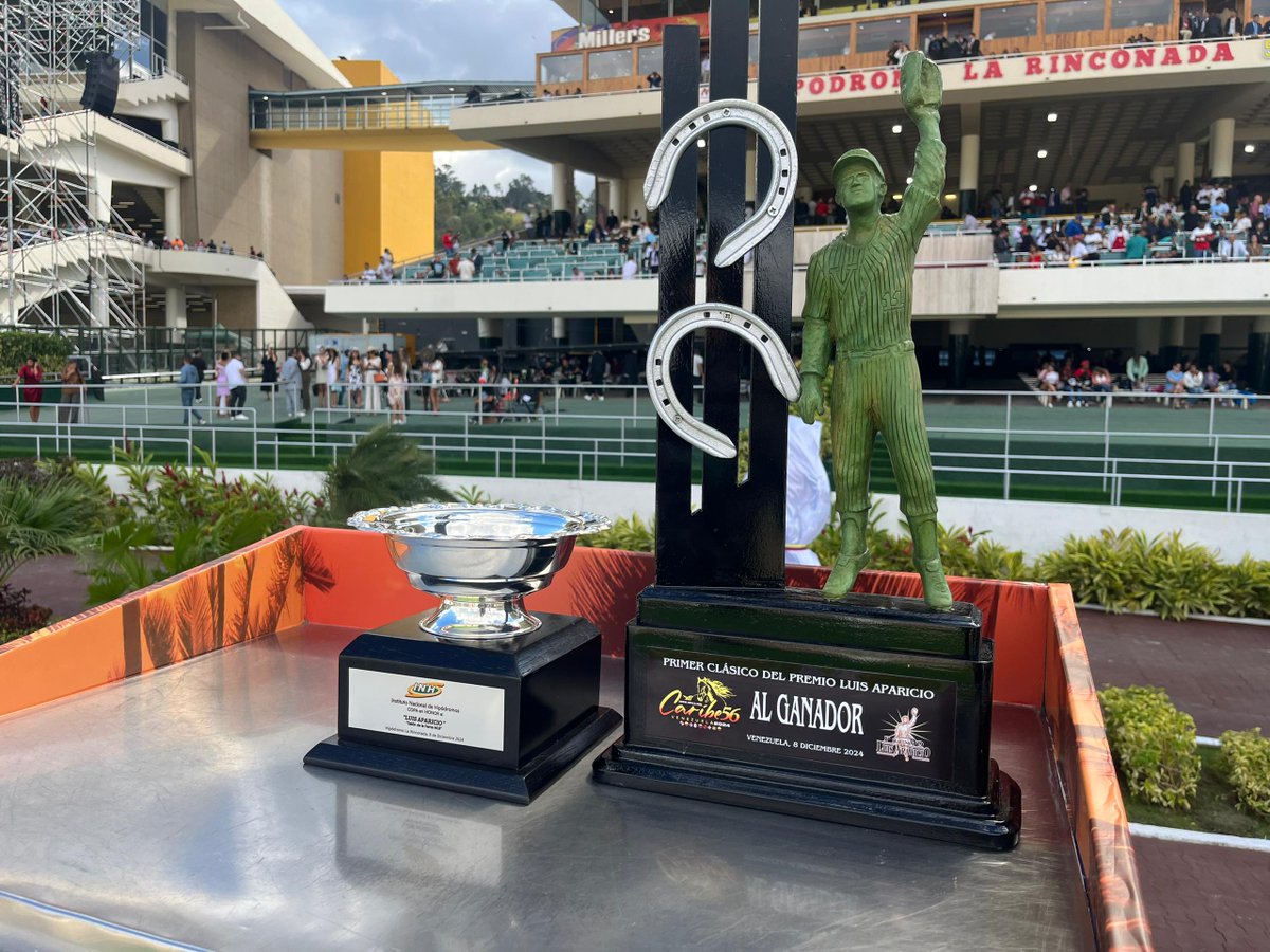OficialINH's tweet photo. Foto 📸| Trofeo 🏆 que se entregará en la 7ma. carrera de la reunión 47 🐴, 👉 Copa "Luis Aparicio" "Hall de la Fama MLB", este domingo 8 de diciembre en el Hipódromo #LaRinconada 🏇.

#Hipismo https://t.co/Izy6MKs0Du