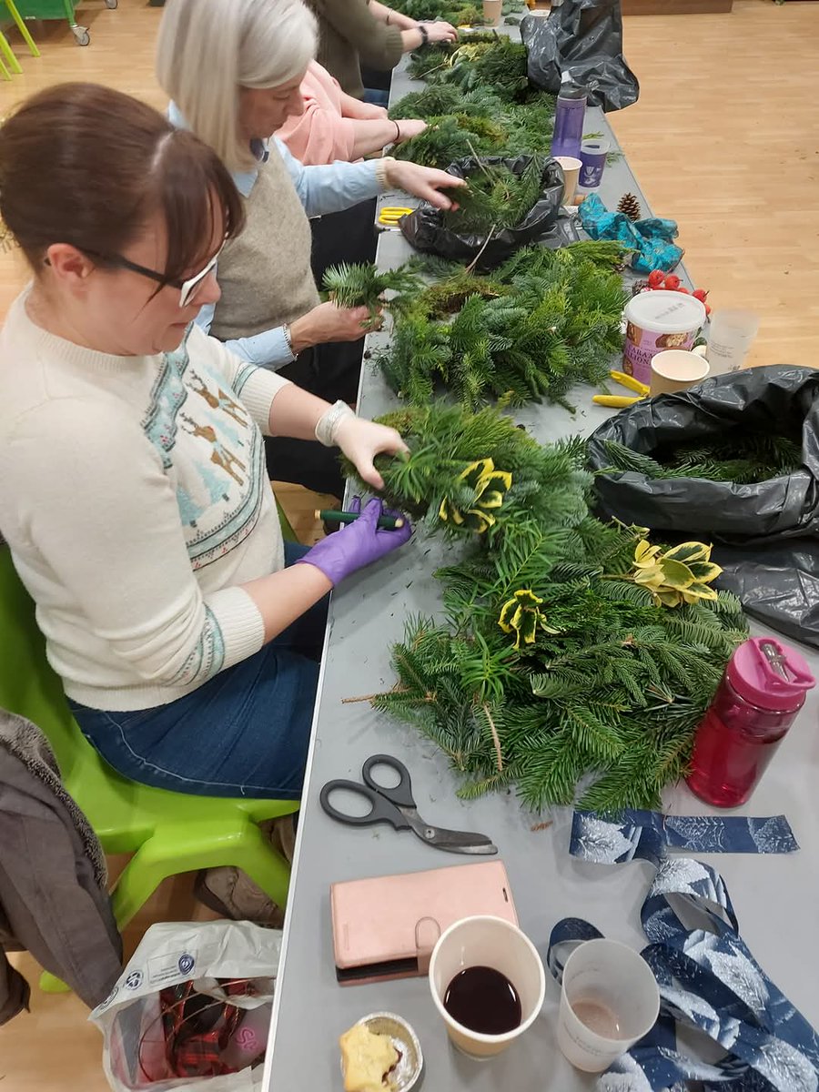 PFAPolegate's tweet image. What a fantastic night at our annual wreath making @PolegateSchool

Thank you to everyone who joined came along for a masterclass in wreath making from Loveland’s Flowers  🤩🤩

The results are stunning and there are going to be some beautiful front doors this Christmas!