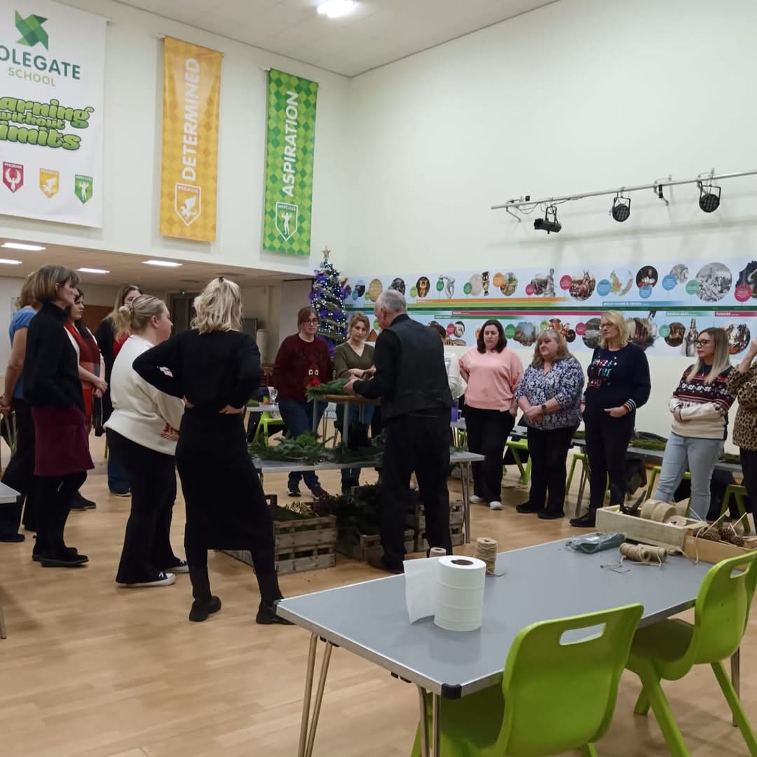 PFAPolegate's tweet image. What a fantastic night at our annual wreath making @PolegateSchool

Thank you to everyone who joined came along for a masterclass in wreath making from Loveland’s Flowers  🤩🤩

The results are stunning and there are going to be some beautiful front doors this Christmas!