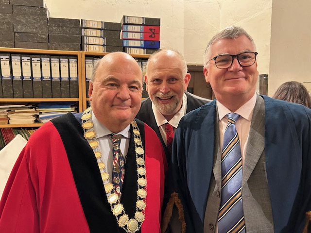 GSCoombes's tweet photo. Attended the @BedfordTweets  Civic Carol Service at St Mary's Church, Wootton earlier today, with the Council Speaker Cllr John Wheeler and Mayor Tom Wootton, alongside other Councillors, Alderman and civic leaders.
Carols makes it feel like Christmas has actually arrived! https://t.co/LJCeVVa5Zv