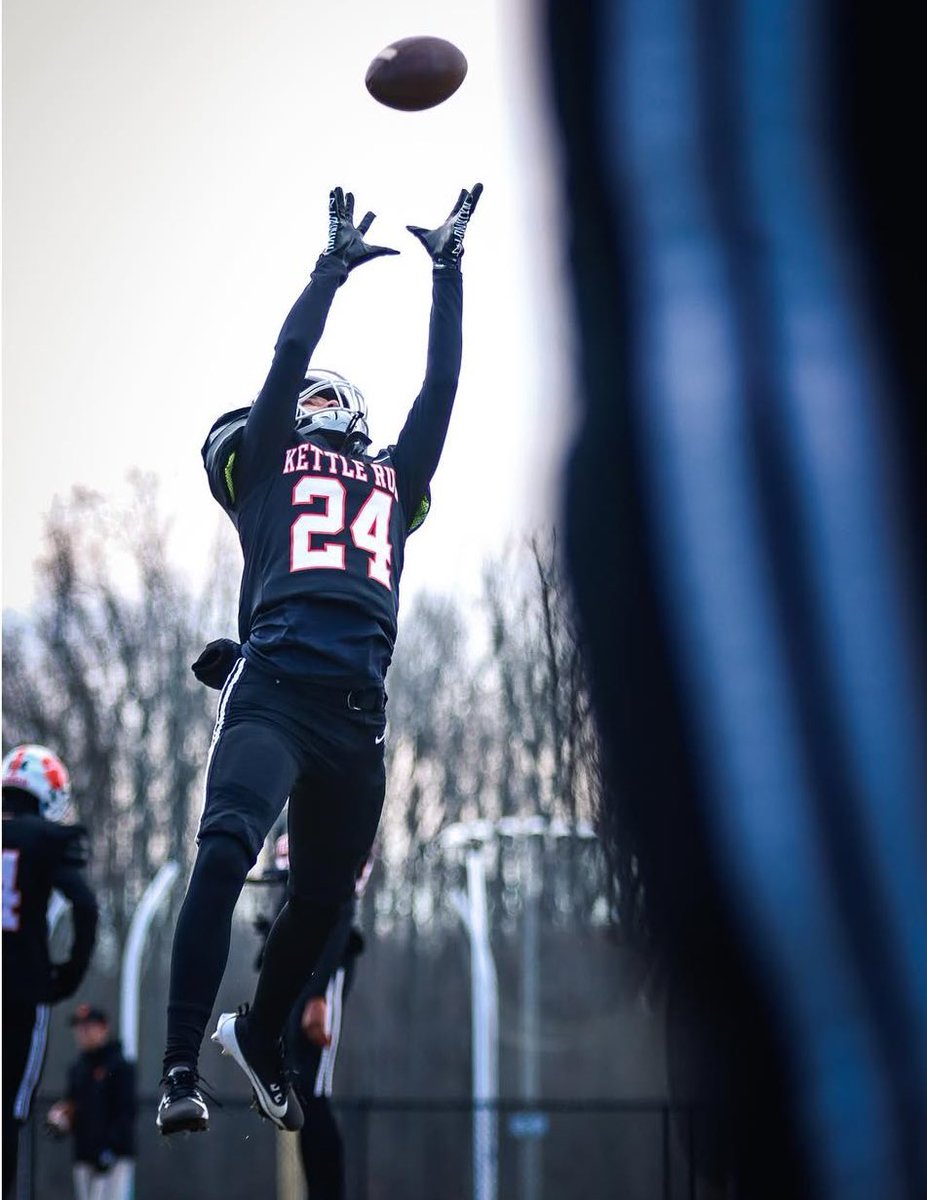 Jaydenbrown540's tweet photo. WE ONTO STATES BABY!!!! This year has been unreal so far being a part of this @KettleRunFB team! Come support us making county history in Lynchburg, VA Saturday 12/13 to face off against Liberty Christian for the Class 3 Virginia State Title! LFG!!!! #JayBrown #FreshSzn #RingMe #RollOnCougs #OneMoreTime @MaxPreps @Fauquiertimes @KeyPlayerNation @VaPrepsRivals @VHSL_
Pic by: @pats_flicks (@pats.flicks on IG)