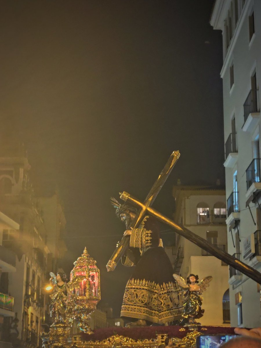 [19.59h] El Señor del Gran Poder atraviesa la calle Reyes Católicos en el traslado de vuelta del  #IICongresoHdadesSevilla

<a href="/HdadGranPoder/">Hermandad Gran Poder</a> <a href="/congresoihpp/">II Congreso Int. de Hermandades y Piedad Popular</a>

#TDSCofrade #PYECongreso 

📷 <a href="/espee_guerrero/">Espe</a>