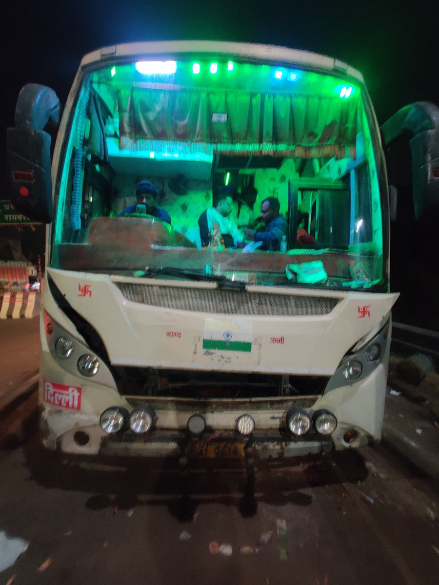 getting__iNsAnE's tweet photo. @ixigo @abhibus Booked a ticket from Lucknow to Delhi. Asked to seat in different bus which is very pathetic. Original departure time 10:30pm. It's 12:30am and still bus not departed. Looking for a full refund. Attaching photos of current bus. https://t.co/TeKEnuIlly