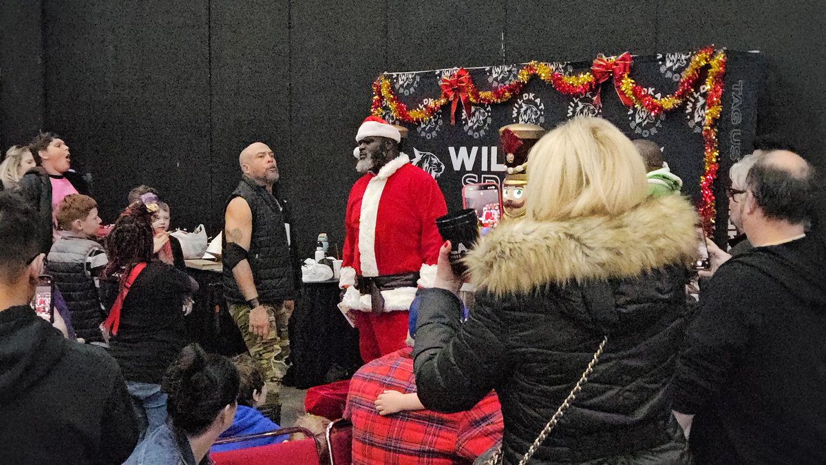 The World's Strongest Santa <a href="/TheMarkHenry/">TheMarkHenry</a> and his elf @TheProfessor318 read T'was The Night Before Christmas to kids and fans for <a href="/WildKatSports/">WildKat Sports</a> Revolution Rumble last night and was rudely interrupted #WildkatSports #NOLA
