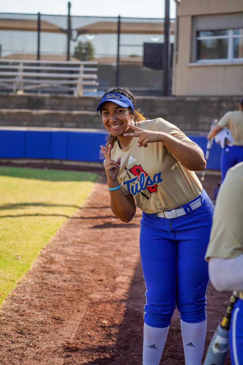 TulsaSoftball's tweet photo. Happy birthday Aliya! 🎉

#ReignCane https://t.co/yaP7vKNOxr