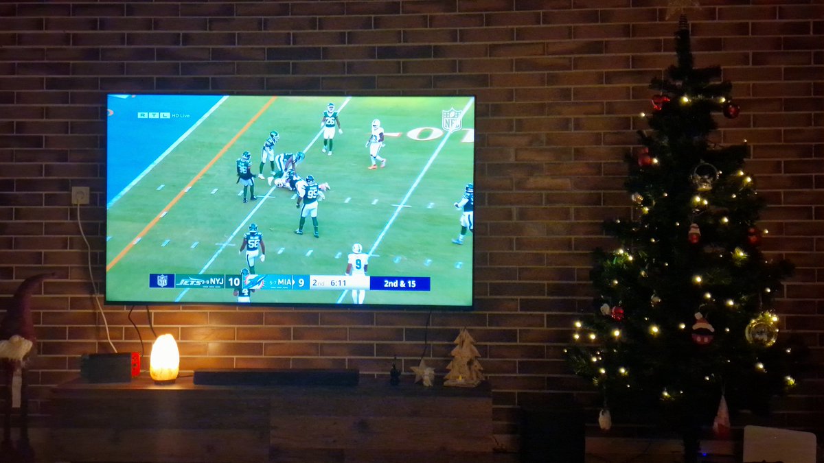 pedda89's tweet photo. Jede Woche wie immer aufs Neue, ein inneres Blumenpflücken. Danke für diese geilen Sonntage.🤙 #rtlnfl @RTL_Sport https://t.co/zTERMn1YfS