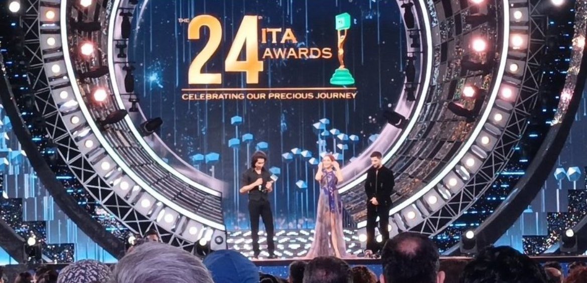 abhira9878's tweet image. DKP spent a year sidelining HC and PR , hyped the new gen, and ITA 2024 still said, ‘Nah, we’ll take the legends.’ New gen who? Even DKP’s mess couldn’t dim #Harshali’s shine. 😂👏 #TryHarder 

#HarshadChopda #Pranalirathod
#ITAAwards2024 

Ps- DKP they proved who they are 🔥