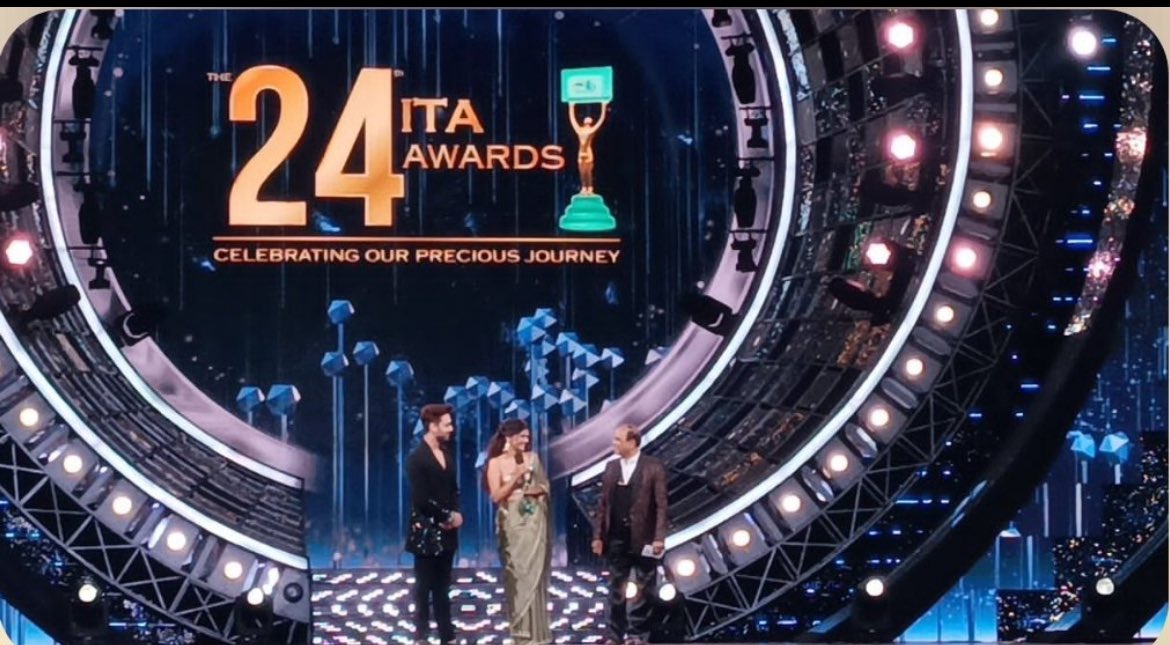 abhira9878's tweet image. DKP spent a year sidelining HC and PR , hyped the new gen, and ITA 2024 still said, ‘Nah, we’ll take the legends.’ New gen who? Even DKP’s mess couldn’t dim #Harshali’s shine. 😂👏 #TryHarder 

#HarshadChopda #Pranalirathod
#ITAAwards2024 

Ps- DKP they proved who they are 🔥