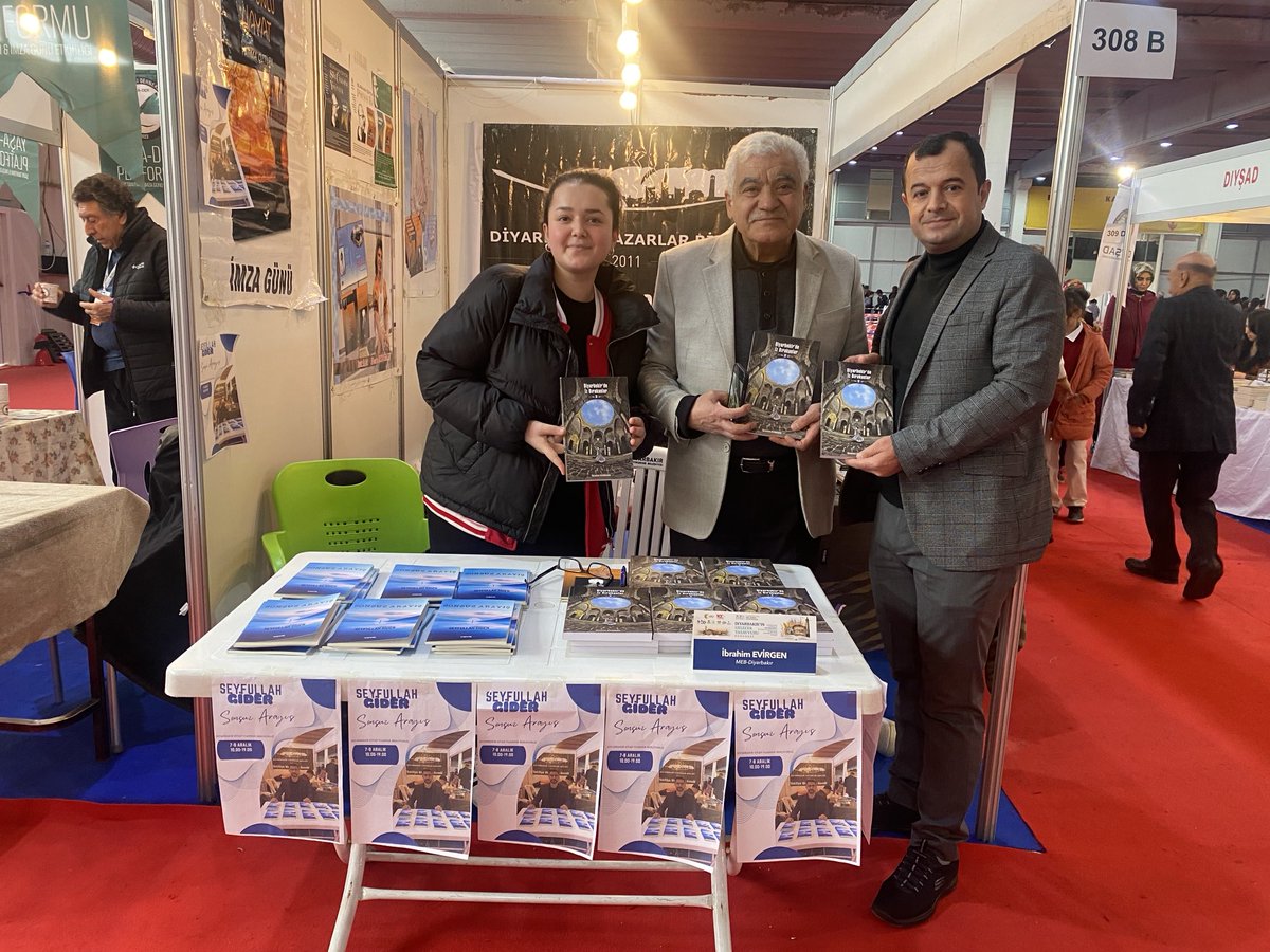 Diyarbakırımıza emekleri olan ve Diyarbakır’a iz bırakan değerli Gazeteci yazar sayın İbrahim Evirgen beyin standını ziyaret edip başarılar diledik.