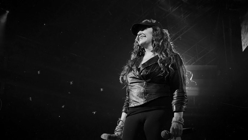 LostequilerosJR's tweet photo. Hoy Se Cumplen 12 Años De La Diva En Monterrey #jennirivera #jennisimo #jennienmonterrey #jennianiversary 🖤🦋✨ https://t.co/QgkqjSh5R2