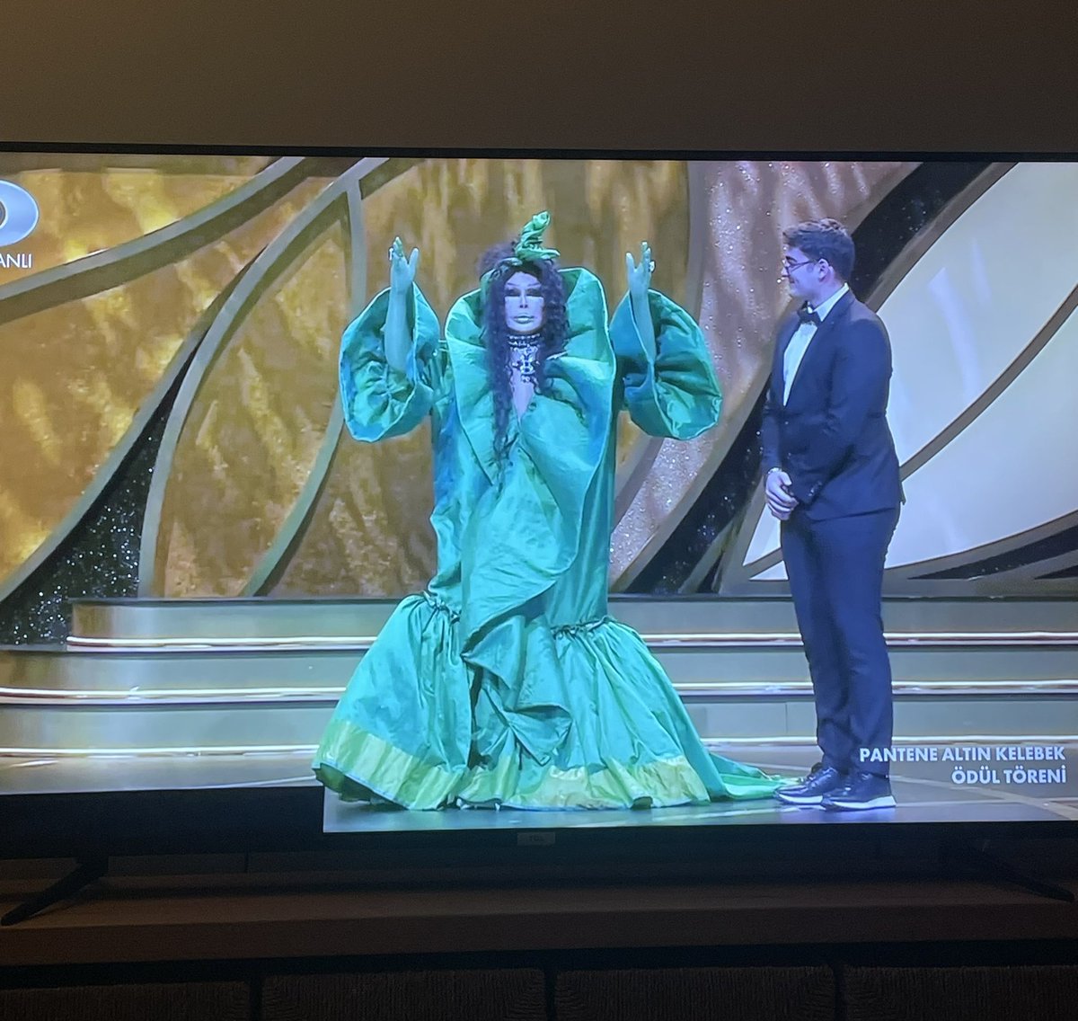 bulent ersoy altin kelebege sebze olarak katilmis