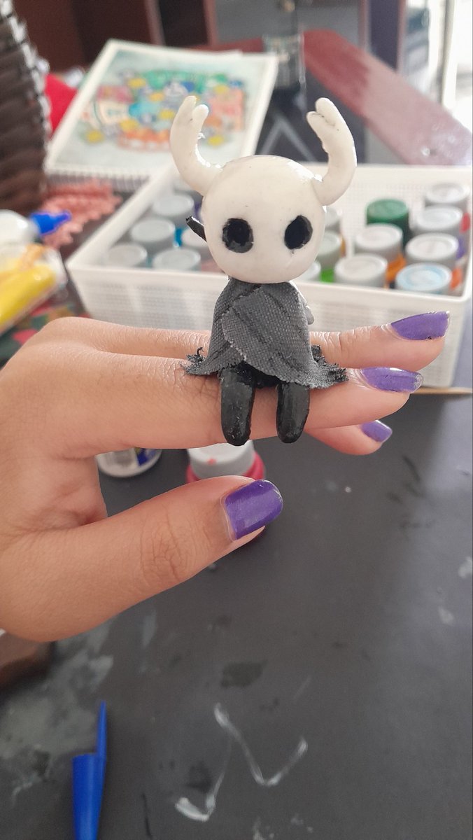 BeaaFluffy's tweet photo. Fiz um bonequinho do Vessel com biscuit! 🎨✨️
#hollowknight #Artesanos #painting #artist #hollowknightart https://t.co/cJ1lPbiFC8