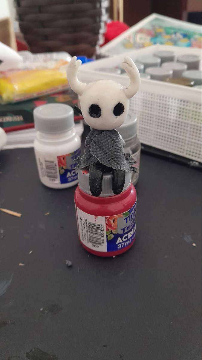 BeaaFluffy's tweet photo. Fiz um bonequinho do Vessel com biscuit! 🎨✨️
#hollowknight #Artesanos #painting #artist #hollowknightart https://t.co/cJ1lPbiFC8
