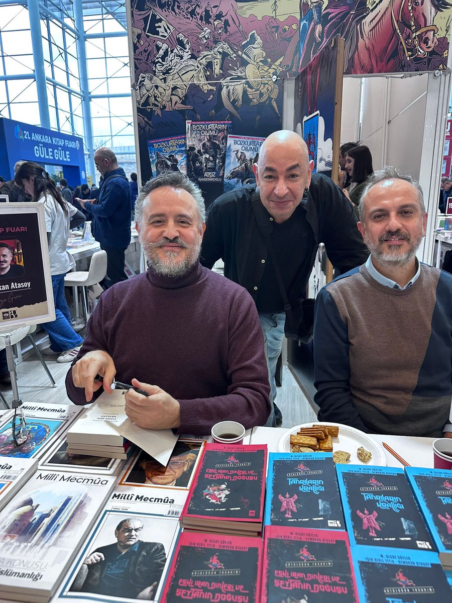 Hem yayınevimize hem de katılan, paylaşan, ilgilenen tüm okurlarımıza teşekkür ederiz. Dopdolu bir fuar oldu Ankara 🤩

#ankarakitapfuari  #yenikitap #tarih #korku #edebiyat <a href="/olgaysyler1/">M. Olgay Söyler</a> <a href="/Ravendarkcoven/">Işın Beril Tetik</a>