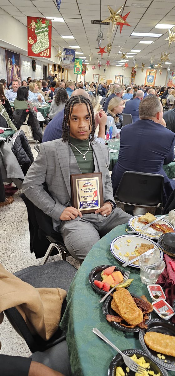 Honored to have earned All-League recognition for the second year in a row. Grateful for my coaches, teammates, and everyone who’s supported me along the way. The grind doesn’t stop bigger goals ahead! 💪🏽🏈 #AllLeague #HardWorkPaysOff #RecruitReady #StudentAthlete #FootballLife