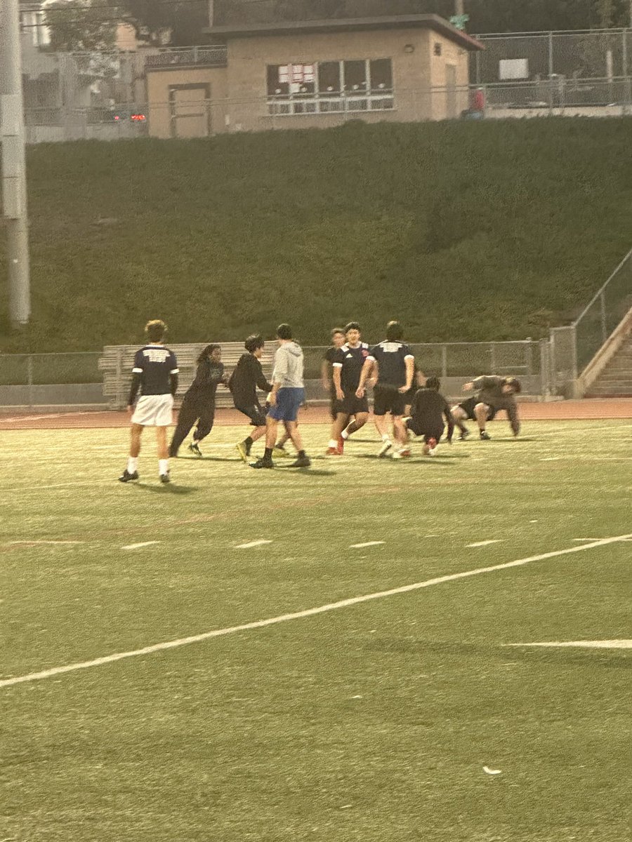 JacksonDGetting's tweet photo. Fun time practicing rugby/touchrugby at ruhs rugby pratice #Rugby #TouchRugby # RuhsRugby https://t.co/xuBCoKXq1j