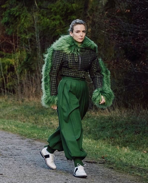 housebytheoce4n's tweet photo. proof that eve and villanelle are married and they share clothes https://t.co/ic3TJPFjNh