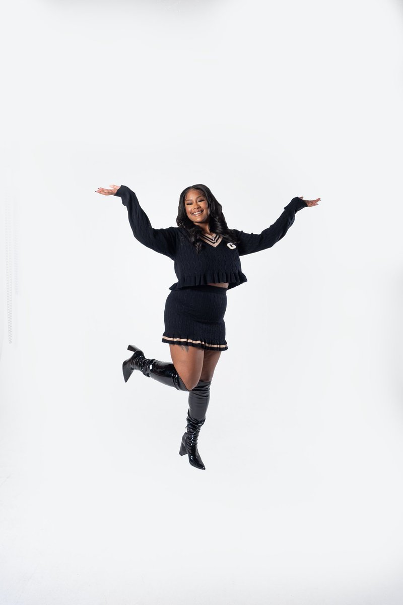lexbex__'s tweet photo. did you realize that you were a champion in their eyes? 🥀
#4degreescolder 👩🏾‍🎓

Hair &amp; Makeup: @valoriekay | @sincerely.vk 
📸: @artbykaya.co https://t.co/ulSHmWMBe7