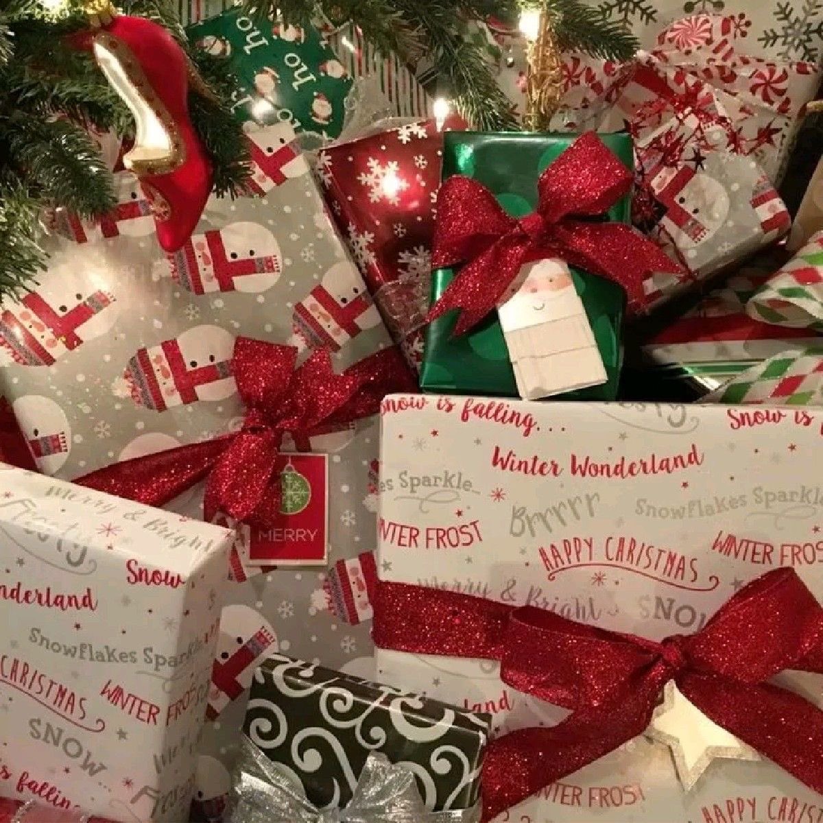 BluericaStore's tweet photo. Secret santa 🧑‍🎄 
دلوقتي تقدر تفاجئ اللي بتحبه و تبعتله هدية و تفاجئه مهما كان المسافة بينكوا و كمان ممكن مايعرفش مين الsecret santa بتاعه..🎁♥️
اختار الهدية و سيب الباقي علينا ✨♥️ https://t.co/0nhaawy3D4