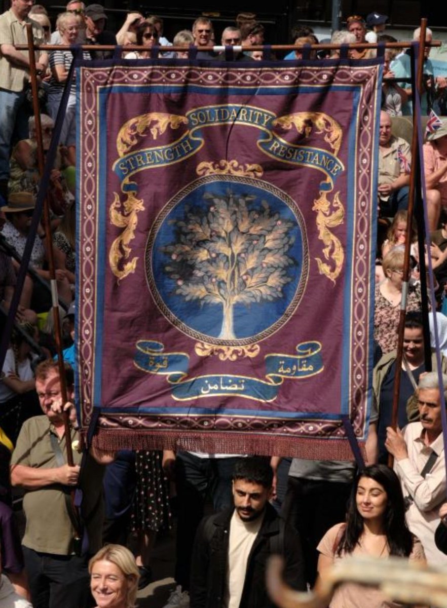 "Wir alle suchen 'nen Sündenbock, wenn's scheiße läuft. Wir sehen nie nach oben, immer nur nach unten" 
- The Old Oak 
Ein toller Film über #Solidarität: youtu.be/Sn5YhWQ2i1g?si…