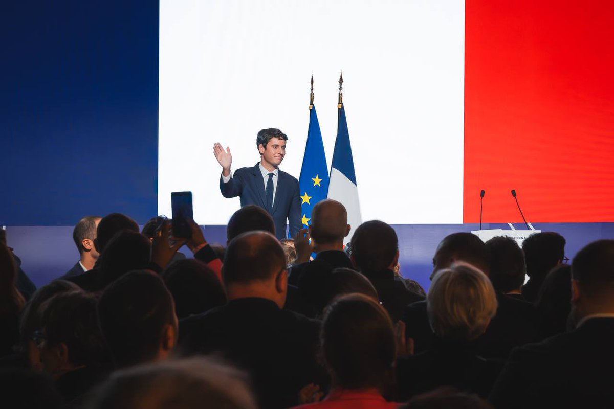 🇫🇷🇪🇺Heureuse d’avoir lancé le 3ème Conseil national de <a href="/Renaissance/">Renaissance</a> aux côtés de <a href="/fabienne_keller/">Fabienne Keller</a>. Les membres du Conseil ont élu <a href="/GabrielAttal/">Gabriel Attal</a> comme Secrétaire national du parti 👏et <a href="/Elisabeth_Borne/">Élisabeth BORNE</a> Présidente du Conseil national👏🇪🇺🇫🇷