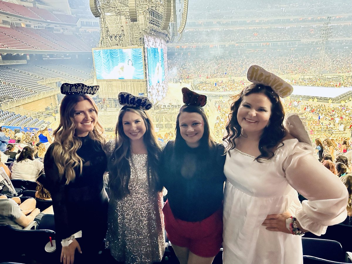 kaylahbrynn13's tweet photo. goodbye eras. you were magical✨@taylornation13 @taylorswift13 @EKSwiftie2 @nola_swiftie @SamNapoli https://t.co/Ixoeulysqd