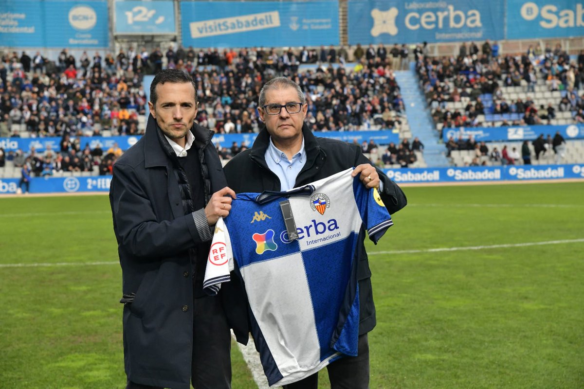 Moltes gràcies al <a href="/CESabadell/">CE Sabadell 🧅</a> i totes les persones que han participat en l'homenatge d'avui a la Nova Creu Alta i, en especial,  a l'amic <a href="/JoaquimBadia/">Joaquim Badia</a> Força i honor!