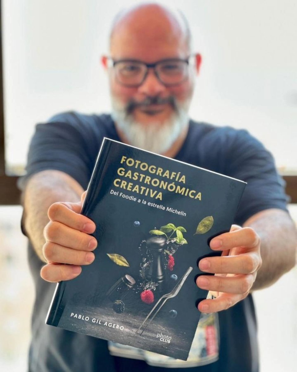 PhotoClub tweet media