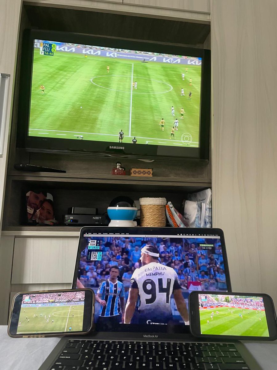 junuuuunessccp's tweet photo. última rodada do brasileirão. 

qualquer brasileiro nesse momento: https://t.co/3YVVsLZlo5