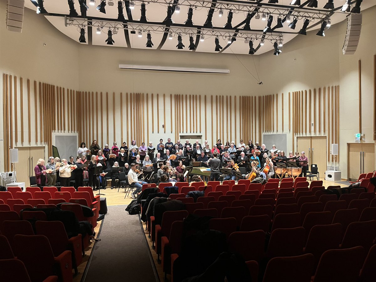 TomNewallMusic's tweet photo. A lovely office today with a fantastic Messiah with @SalfordChoral &amp; @BaroqueNorth 

Thanks to our super soloists @FarrimondL @merelmagalimezz Alex Kirkland &amp; @WilliamKyleBari  

Congratulations to four of my student conductors from @OfficialUoM who conducted a chorus each! https://t.co/Ru4Qnx7SnE