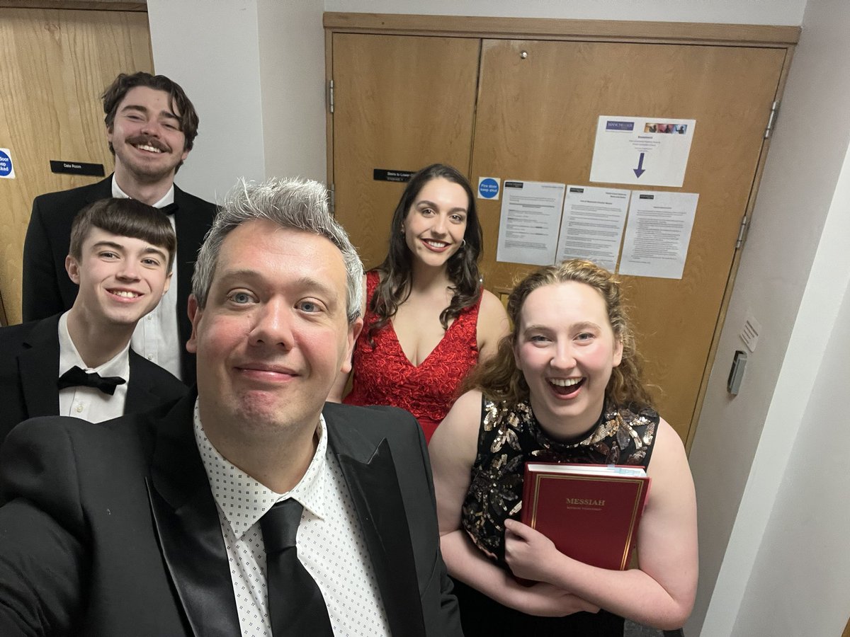TomNewallMusic's tweet photo. A lovely office today with a fantastic Messiah with @SalfordChoral &amp; @BaroqueNorth 

Thanks to our super soloists @FarrimondL @merelmagalimezz Alex Kirkland &amp; @WilliamKyleBari  

Congratulations to four of my student conductors from @OfficialUoM who conducted a chorus each! https://t.co/Ru4Qnx7SnE