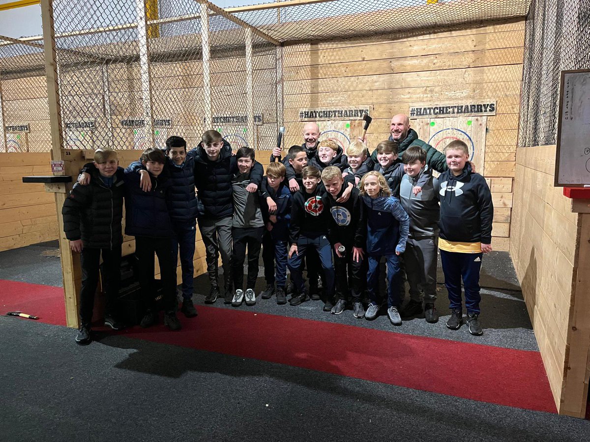 Axe throwing for the Porto Christmas day out 🪓🇺🇦