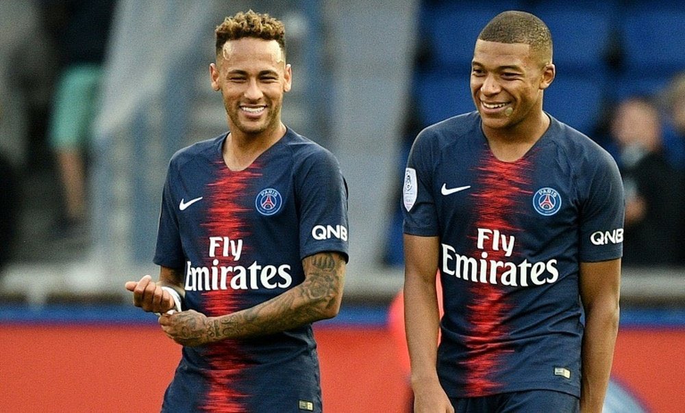 Zaki_92_'s tweet photo. 1h d’interview et 0 Question sur sa relation avec Neymar ni pourquoi il l’a dégagé. Mmmdr l’interview est tellement contrôlé. https://t.co/pwiXV8nUoy