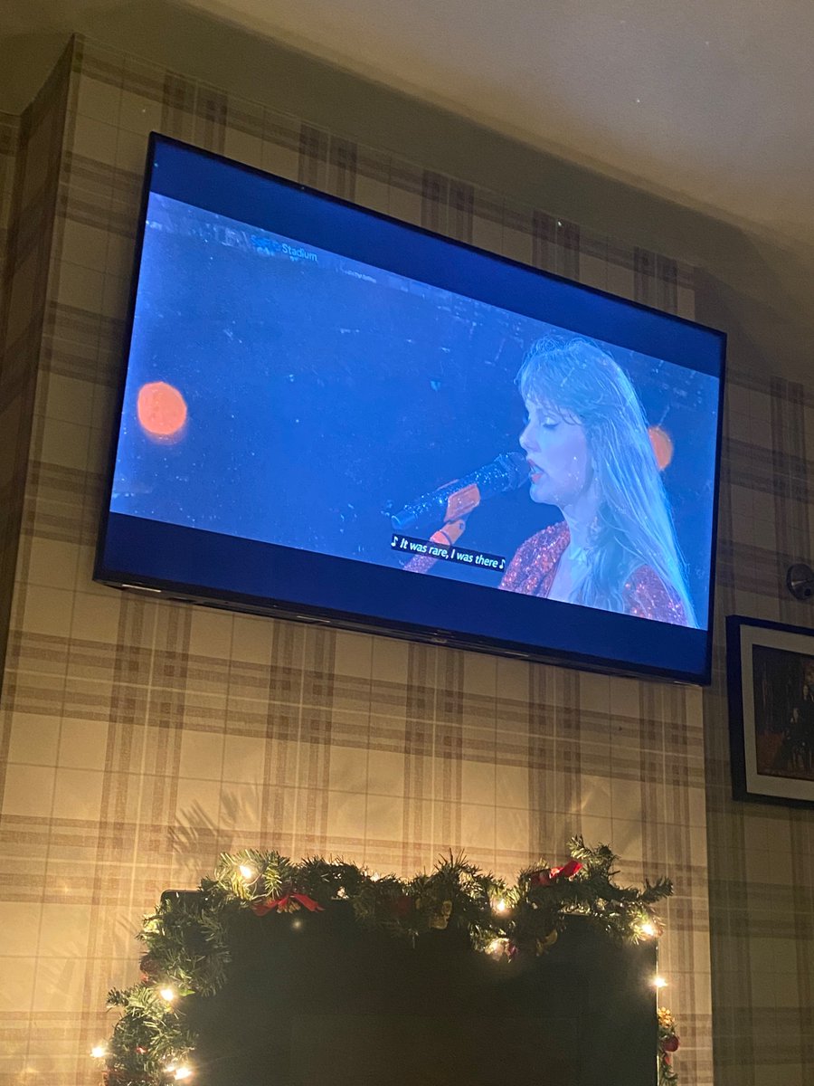 ZStaEng's tweet photo. It's the final show of the Eras Tour tonight so I am celebrating with a rewatch. It was rare, I was there ❤️ https://t.co/yricQs05sV